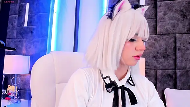 Snapshot of Petit-Rosse chatting on 12.10.24 Petit-Rosse online show from 12.10.24