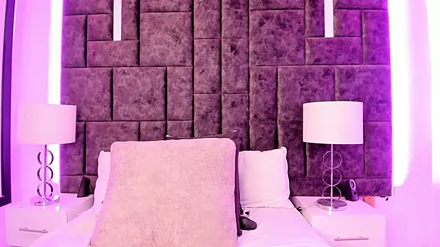 Snapshot of Petit-Rosse chatting on 02.05.25 Petit-Rosse online show from 02.05.25