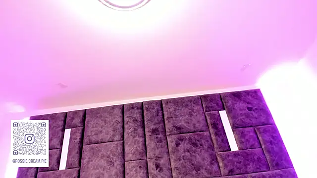 Snapshot of Petit-Rosse chatting on 03.03.25 Petit-Rosse online show from 03.03.25