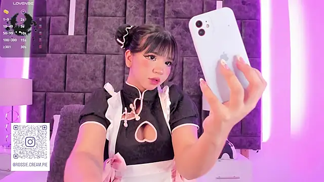 Snapshot of Petit-Rosse chatting on 03.06.25 Petit-Rosse online show from 03.06.25