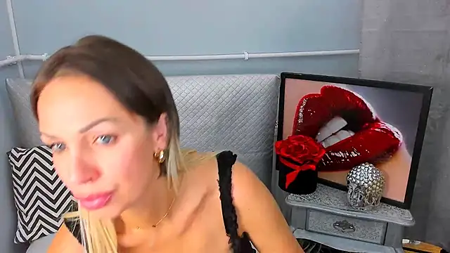 Snapshot of PamelaFlowers chatting on 09.11.25 PamelaFlowers online show from 09.11.25