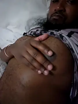 Snapshot of douksm chatting on 12.19.25 douksm online show from 12.19.25