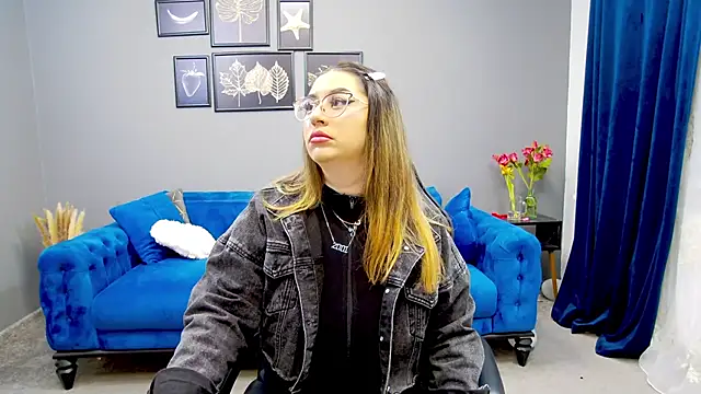 Snapshot of Katewalker_ chatting on 03.20.25 Katewalker online show from 03.20.25