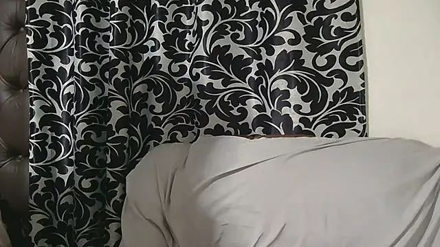 sluttylaura21 online show from 09.09.25