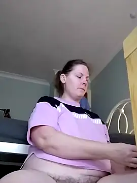 Snapshot of xxSexyBushLinnxx chatting on 12.12.24 xxSexyBushLinnxx online show from 12.12.24