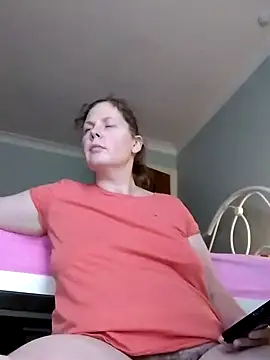 Snapshot of xxSexyBushLinnxx chatting on 12.17.24 xxSexyBushLinnxx online show from 12.17.24