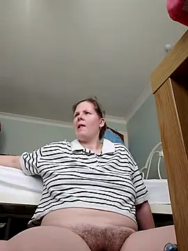 Snapshot of xxSexyBushLinnxx chatting on 03.18.25 xxSexyBushLinnxx online show from 03.18.25