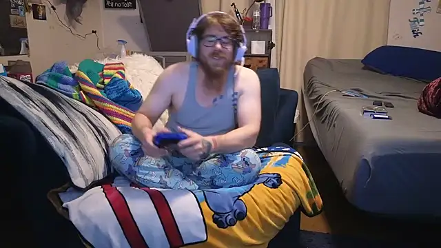 Snapshot of LovelyGreekDick6 chatting on 11.04.25 LovelyGreekDick6 online show from 11.04.25