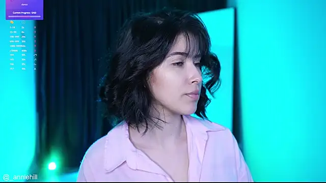 Snapshot of anniehillofficial chatting on 03.05.25 anniehillofficial online show from 03.05.25