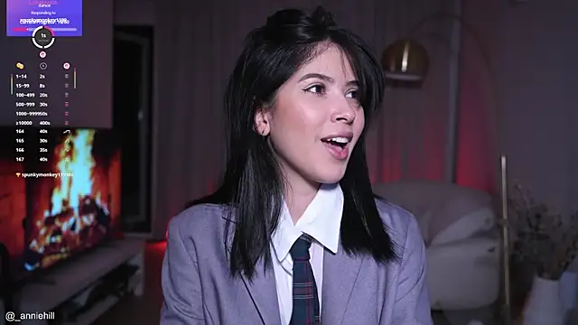 Snapshot of anniehillofficial chatting on 10.11.25 anniehillofficial online show from 10.11.25