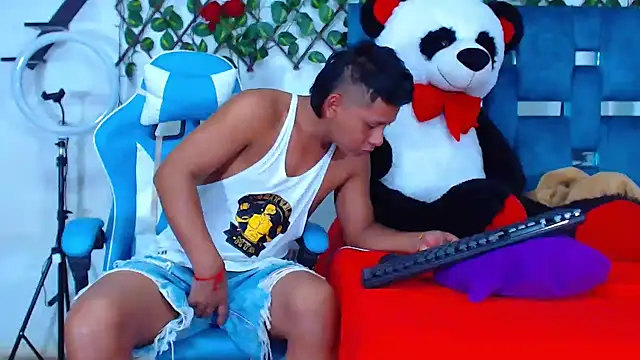 Snapshot of Hakim_prettynigg chatting on 10.23.25 Hakim prettynigg online show from 10.23.25