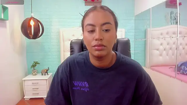 Snapshot of tracycum chatting on 12.12.24 tracycum online show from 12.12.24