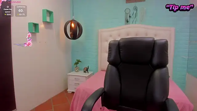 Snapshot of tracycum chatting on 12.15.24 tracycum online show from 12.15.24