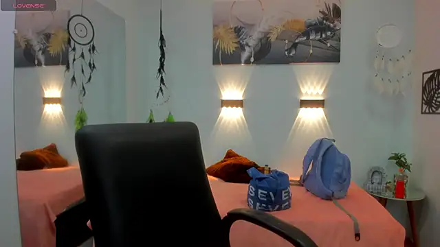 Snapshot of tracycum chatting on 02.01.25 tracycum online show from 02.01.25