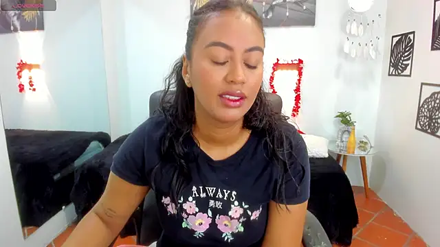 Snapshot of tracycum chatting on 02.16.25 tracycum online show from 02.16.25