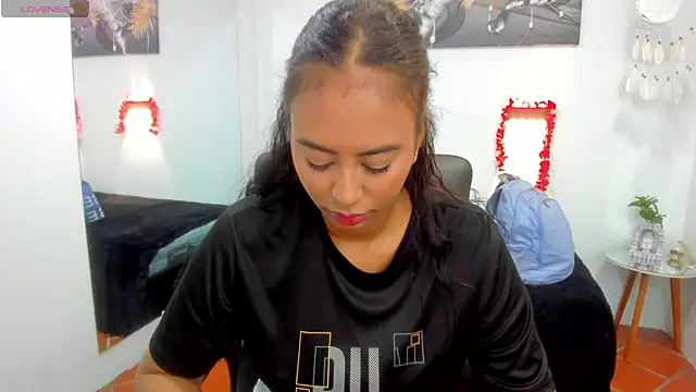 Snapshot of tracycum chatting on 02.25.25 tracycum online show from 02.25.25