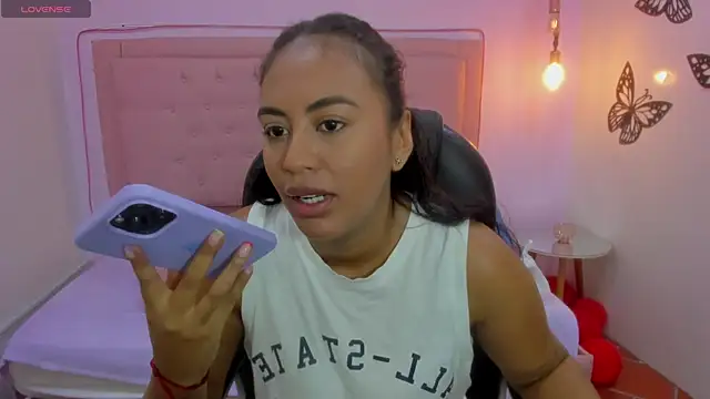 Snapshot of tracycum chatting on 03.01.25 tracycum online show from 03.01.25