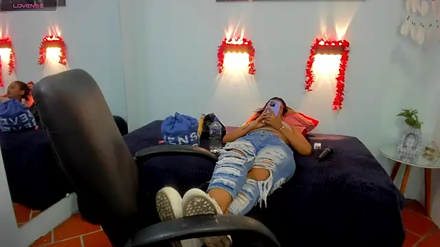 Snapshot of tracycum chatting on 03.04.25 tracycum online show from 03.04.25