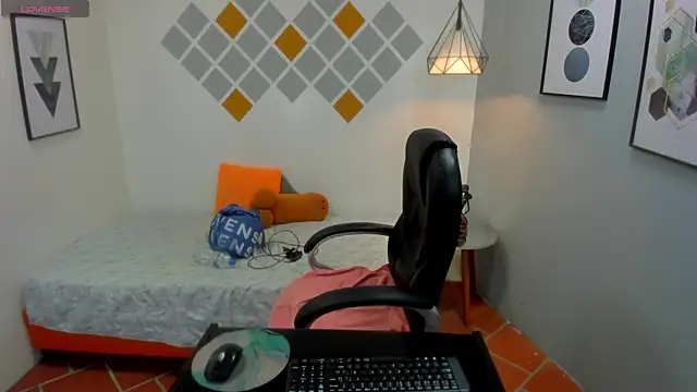 Snapshot of tracycum chatting on 03.15.25 tracycum online show from 03.15.25