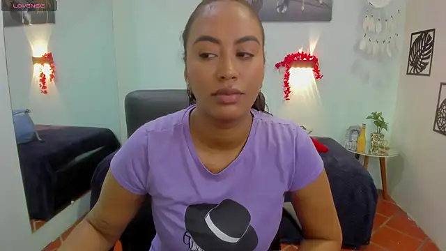 Snapshot of tracycum chatting on 03.18.25 tracycum online show from 03.18.25