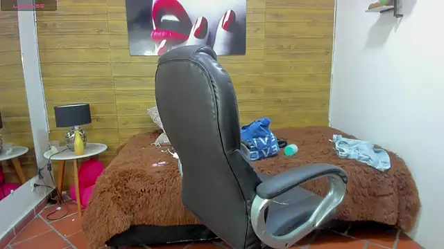 Snapshot of tracycum chatting on 03.20.25 tracycum online show from 03.20.25