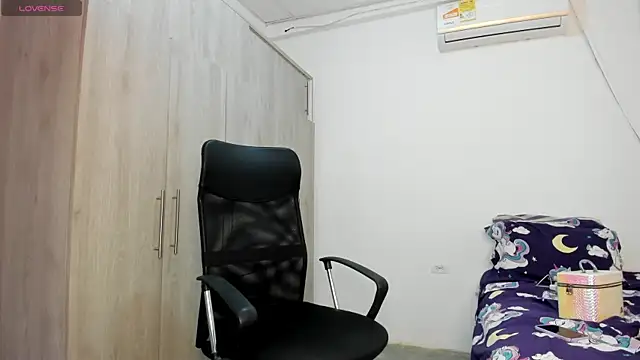 Snapshot of tracycum chatting on 09.18.25 tracycum online show from 09.18.25