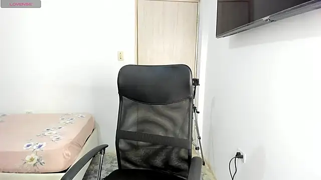 Snapshot of tracycum chatting on 10.02.25 tracycum online show from 10.02.25