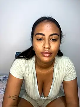 Snapshot of tracycum chatting on 10.26.25 tracycum online show from 10.26.25