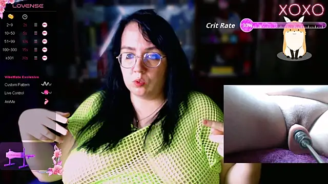 Snapshot of LeonaHarrison chatting on 10.28.25 LeonaHarrison online show from 10.28.25