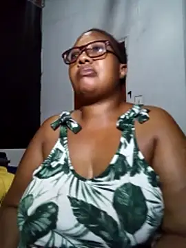 Snapshot of YELLOW_BONE chatting on 01.08.25 YELLOW BONE online show from 01.08.25