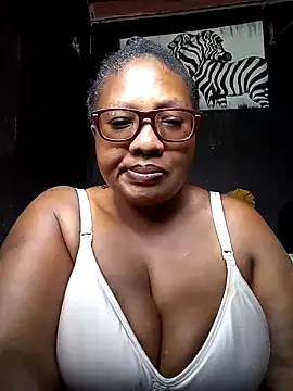Snapshot of YELLOW_BONE chatting on 01.19.25 YELLOW BONE online show from 01.19.25