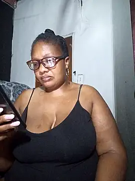 Snapshot of YELLOW_BONE chatting on 01.21.25 YELLOW BONE online show from 01.21.25