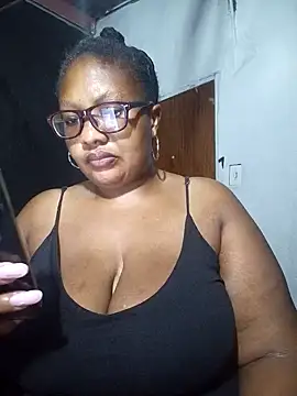 Snapshot of YELLOW_BONE chatting on 01.22.25 YELLOW BONE online show from 01.22.25
