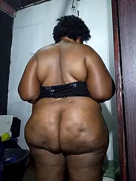 Snapshot of YELLOW_BONE chatting on 01.27.25 YELLOW BONE online show from 01.27.25