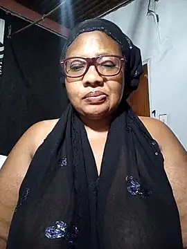 Snapshot of YELLOW_BONE chatting on 01.30.25 YELLOW BONE online show from 01.30.25