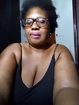 Snapshot of YELLOW_BONE chatting on 01.31.25 YELLOW BONE online show from 01.31.25