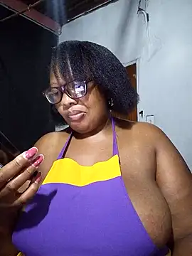 Snapshot of YELLOW_BONE chatting on 02.08.25 YELLOW BONE online show from 02.08.25