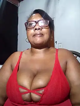 Snapshot of YELLOW_BONE chatting on 02.11.25 YELLOW BONE online show from 02.11.25
