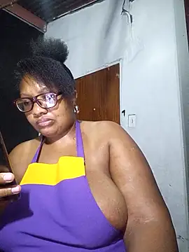 Snapshot of YELLOW_BONE chatting on 02.13.25 YELLOW BONE online show from 02.13.25