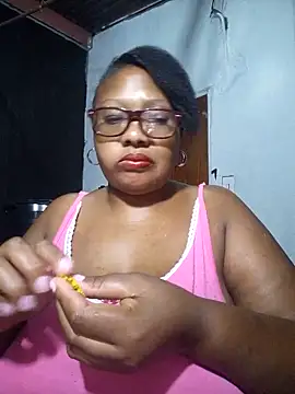 Snapshot of YELLOW_BONE chatting on 02.16.25 YELLOW BONE online show from 02.16.25