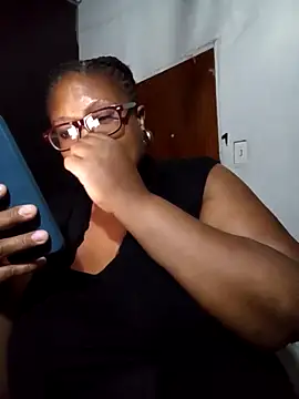 Snapshot of YELLOW_BONE chatting on 02.27.25 YELLOW BONE online show from 02.27.25