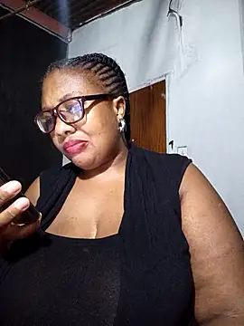 Snapshot of YELLOW_BONE chatting on 03.01.25 YELLOW BONE online show from 03.01.25