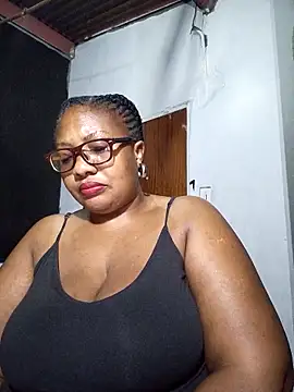 Snapshot of YELLOW_BONE chatting on 03.05.25 YELLOW BONE online show from 03.05.25