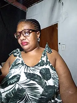Snapshot of YELLOW_BONE chatting on 03.07.25 YELLOW BONE online show from 03.07.25