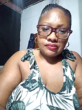 Snapshot of YELLOW_BONE chatting on 03.08.25 YELLOW BONE online show from 03.08.25