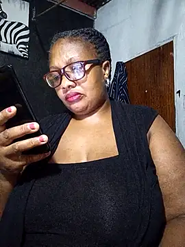 Snapshot of YELLOW_BONE chatting on 03.16.25 YELLOW BONE online show from 03.16.25
