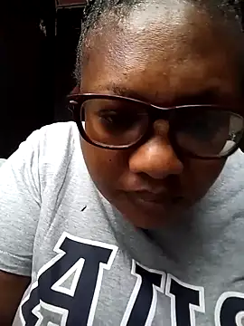 Snapshot of YELLOW_BONE chatting on 03.17.25 YELLOW BONE online show from 03.17.25