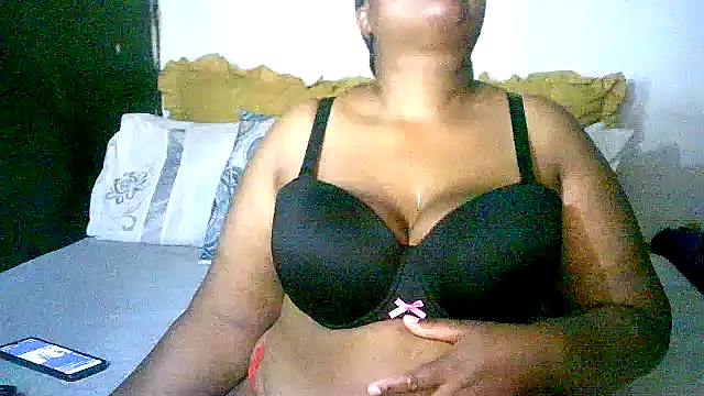 Snapshot of YELLOW_BONE chatting on 09.17.25 YELLOW BONE online show from 09.17.25
