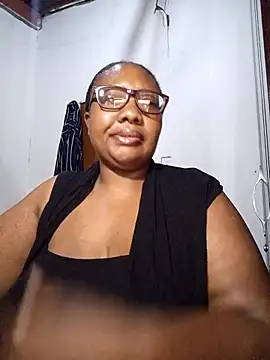 Snapshot of YELLOW_BONE chatting on 10.10.25 YELLOW BONE online show from 10.10.25