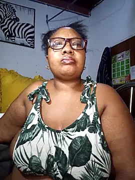 Snapshot of YELLOW_BONE chatting on 03.28.26 YELLOW BONE online show from 03.28.26
